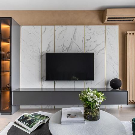 Urbanstay Suites - Prime Location Designer Suite Bukares Bagian luar foto