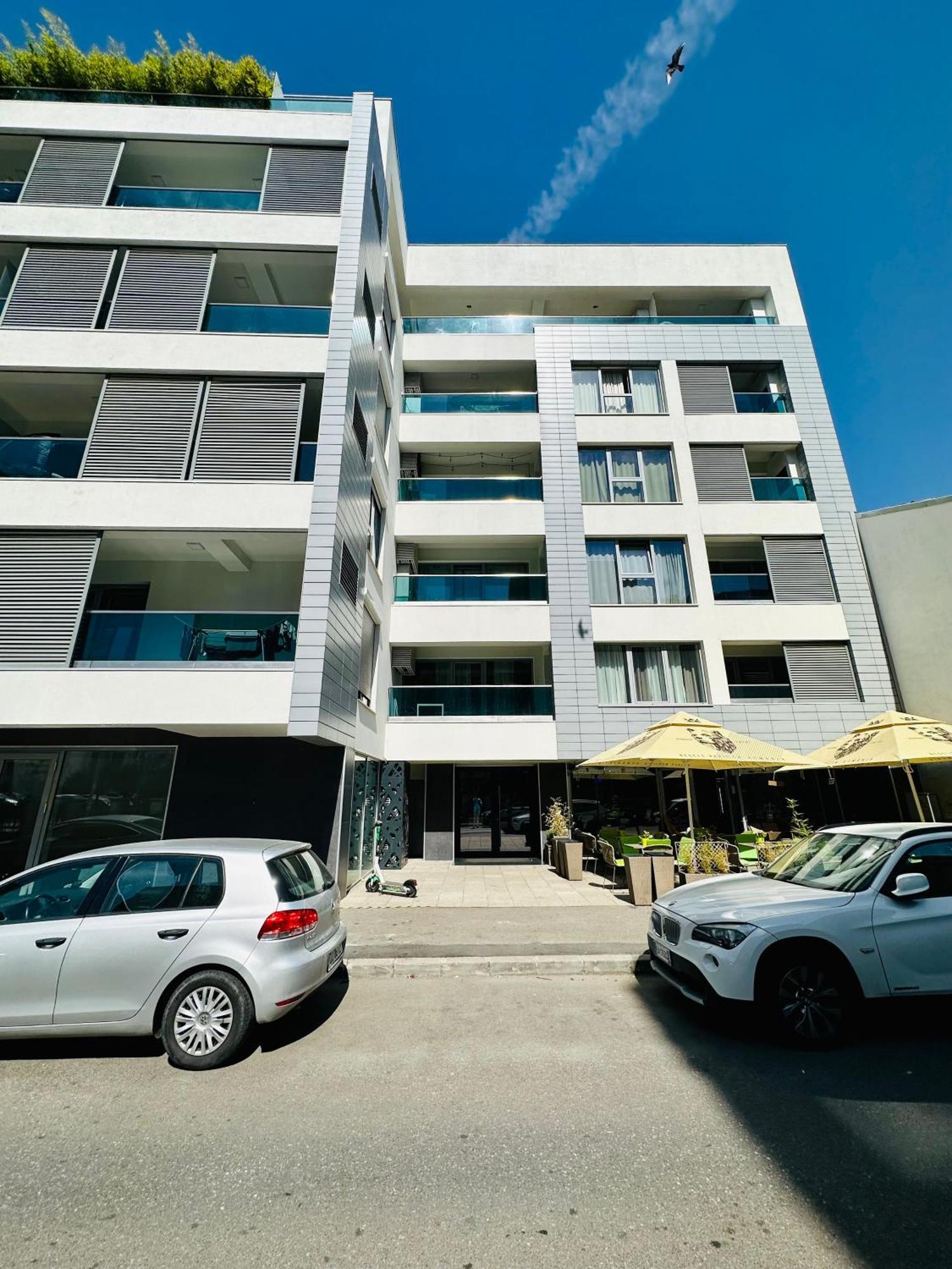 Urbanstay Suites - Prime Location Designer Suite Bukares Bagian luar foto