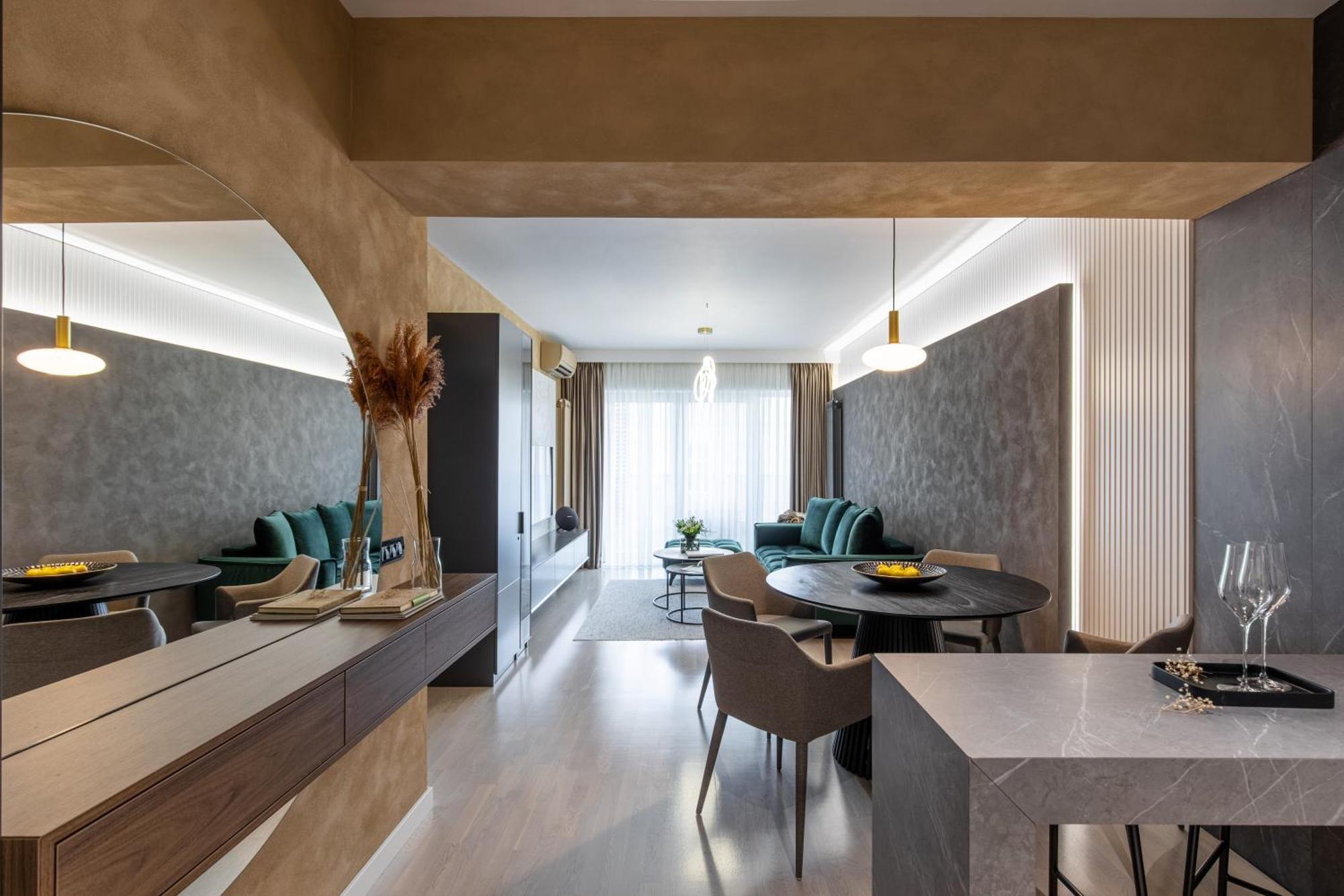 Urbanstay Suites - Prime Location Designer Suite Bukares Bagian luar foto